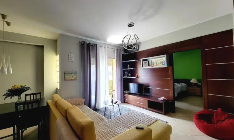 Tirane, jepet me qera apartament 1+1+Ballkon Kati 2, 60 m² 450 € (Ali Demi)