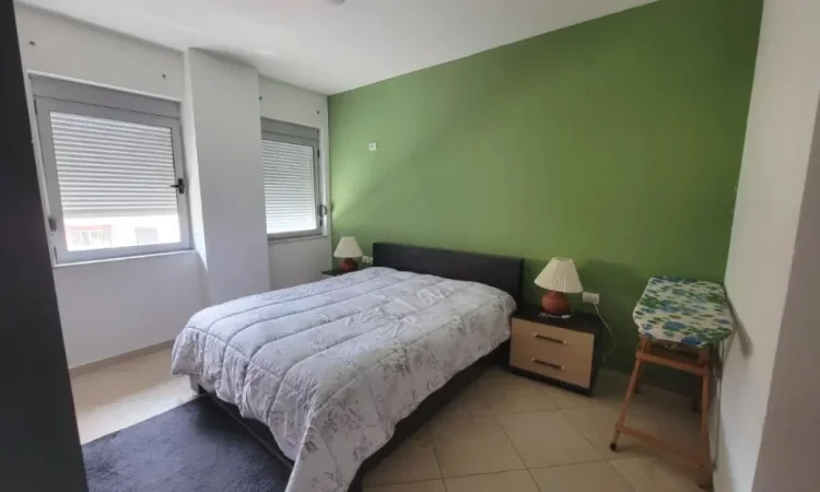Tirane, jepet me qera apartament 1+1+Ballkon Kati 2, 60 m² 450 € (Ali Demi)