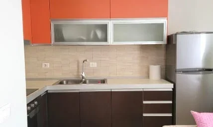 Tirane, jepet me qera apartament 1+1+Ballkon Kati 2, 60 m² 450 € (Ali Demi)