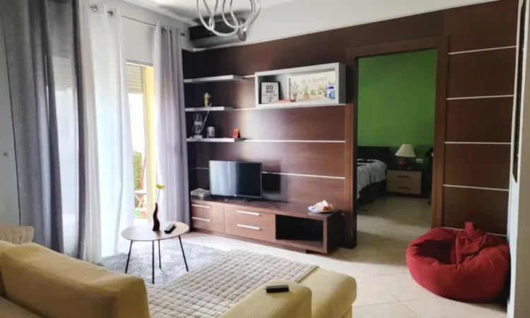 Tirane, jepet me qera apartament 1+1+Ballkon Kati 2, 60 m² 450 € (Ali Demi)