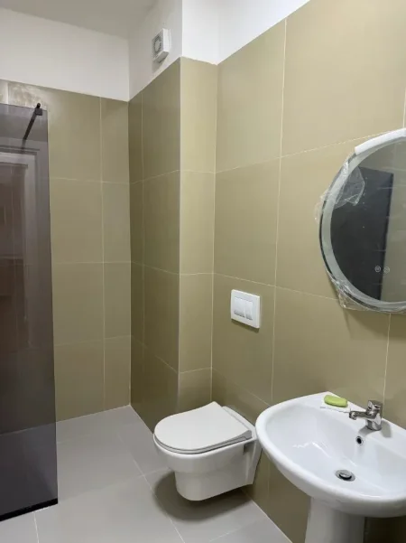 Tirane, jepet me qera apartament 1+1 Kati 3, 65 m² 400 € (Paskuqan)