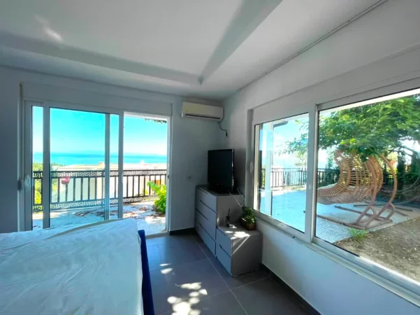 Dhermi - Palase, shitet apartament 3+1 , 150 m² 
