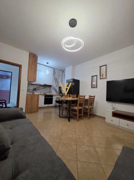 Tirane, jepet me qera apartament 1+1+Ballkon Kati 4, 60 m² 520 € (5 MAJI)