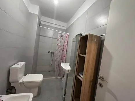 Tirane, jepet me qera apartament 1+1+Ballkon Kati 5, 65 m² 450 € (Qyteti i Nxenesve, Golden Park)