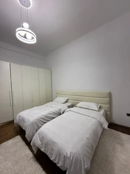 Tirane, jepet me qera apartament 2+1 Kati 4, 103 m² 1.000 € (Rruga e Barrikadave)