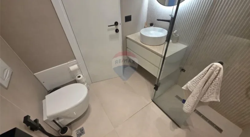 Vlore - Lungomare, shitet apartament 2+1 Kati 10, 127 m² 339.900 € (Rruga Reshat Osmani, Vlore)