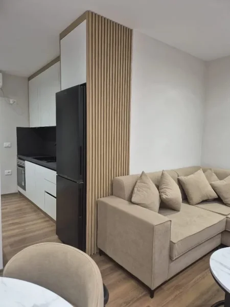 Tirane, jepet me qera apartament 1+1 Kati 7, 60 m² 550 € (Tek Shkolla e Bashkuar prane Qsut)