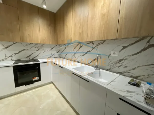 Tirane, jepet me qera apartament 2+1 Kati 5, 110 m² 700 € (Fusha e Aviacionit)