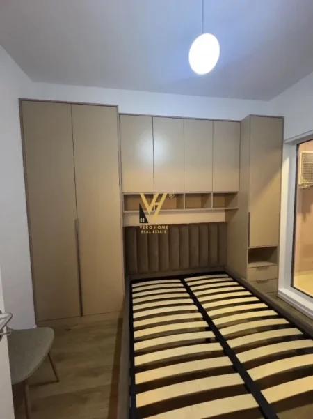 Tirane, jepet me qera apartament 1+1+Ballkon Kati 2, 50 m² 500 € (ALI DEMI)