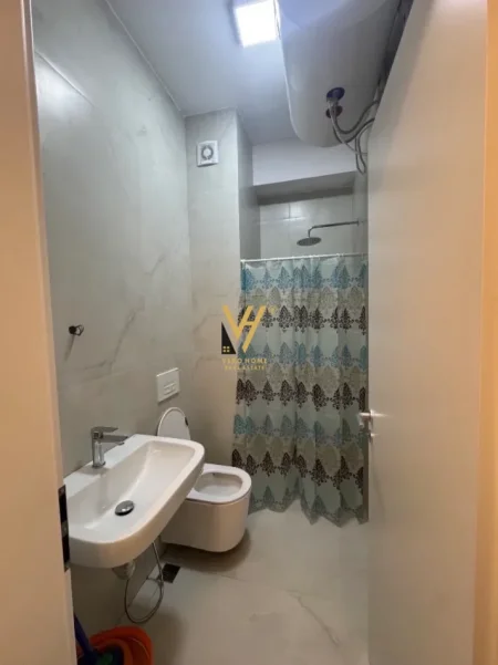 Tirane, jepet me qera apartament 1+1+Ballkon Kati 2, 50 m² 500 € (ALI DEMI)