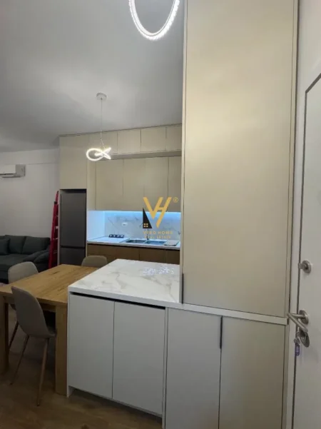 Tirane, jepet me qera apartament 1+1+Ballkon Kati 2, 50 m² 500 € (ALI DEMI)