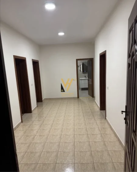 Tirane, jepet me qera apartament 2+1+Ballkon Kati 3, 110 m² 550 € (LAPRAKE)