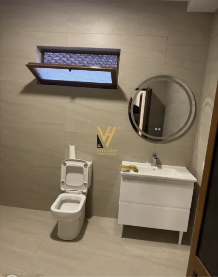 Tirane, jepet me qera apartament 2+1+Ballkon Kati 3, 110 m² 550 € (LAPRAKE)