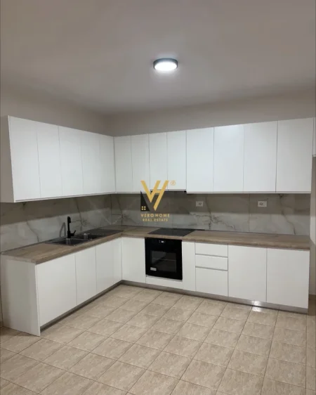 Tirane, jepet me qera apartament 2+1+Ballkon Kati 3, 110 m² 550 € (LAPRAKE)