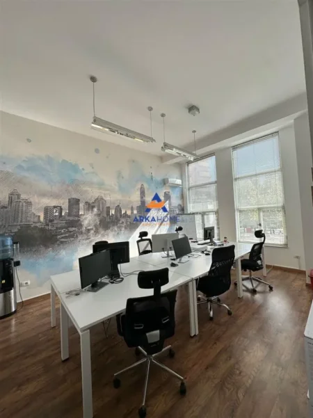 Tirane, jepet me qera ambjent biznesi Kati 1, 180 m² (BLLOK)