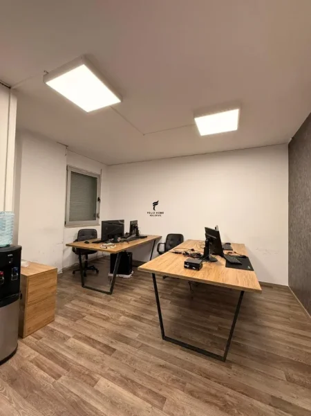Tirane, jepet me qera zyre Kati 2, 100 m² 1.300 € (STADIUMI DINAMO)