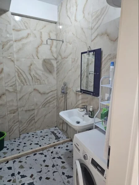 Tirane, jepet me qera apartament 2+1 Kati 2, 64 m² 550 € (Ali Demi)