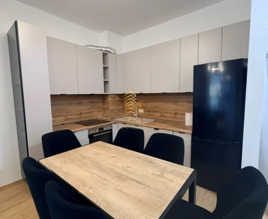 Tirane, jepet me qera apartament 1+1+Ballkon Kati 5, 55 m² 550 € (Rruga 5 Maji)