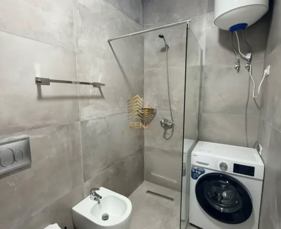 Tirane, jepet me qera apartament 1+1+Ballkon Kati 5, 55 m² 550 € (Rruga 5 Maji)