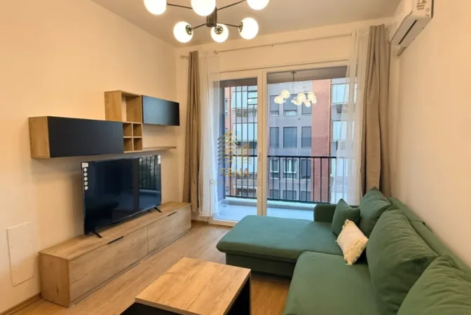 Tirane, jepet me qera apartament 1+1+Ballkon Kati 5, 55 m² 550 € (Rruga 5 Maji)