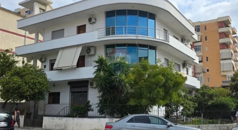 Vlore, shitet Vile Vile 3 Katshe , 595 m² 990.000 € (Rruga Gjergj Kastrioti (Transballkanike), Vlorë)