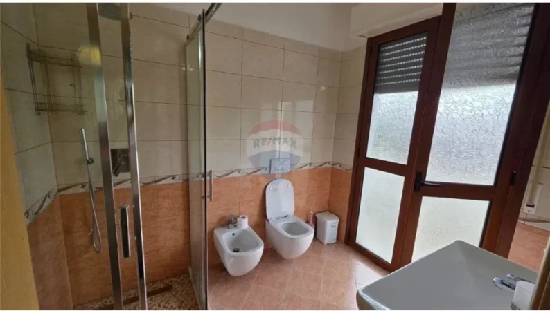 Vlore, shitet Vile Vile 3 Katshe , 595 m² 990.000 € (Rruga Gjergj Kastrioti (Transballkanike), Vlorë)