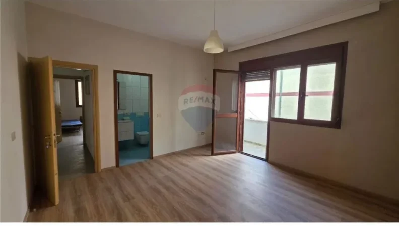 Vlore, shitet Vile Vile 3 Katshe , 595 m² 990.000 € (Rruga Gjergj Kastrioti (Transballkanike), Vlorë)