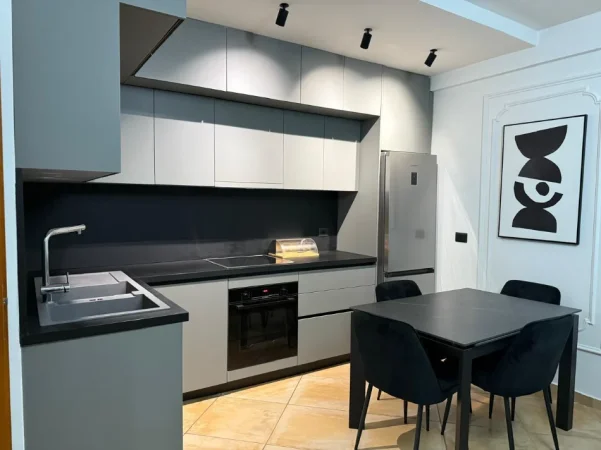 Tirane, jepet me qera apartament 1+1+Ballkon Kati 3, 65 m² 550 € (Kodra e Diellit/Rr.Rrapo Hekali)