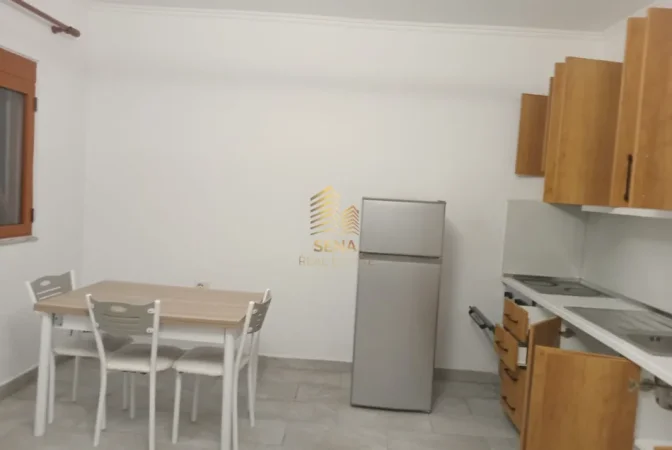 Tirane, jepet me qera apartament 2+1+Ballkon Kati 2, 100 m² 550 € (Astir)