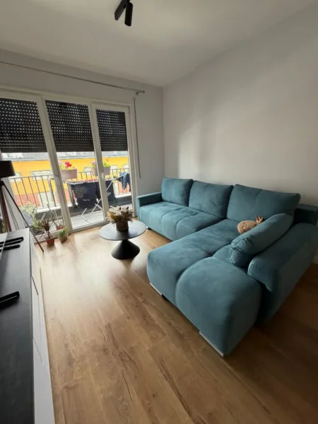 Tirane, jepet me qera apartament 2+1 Kati 1, 120 m² 700 € (Rruga 5 Maji)