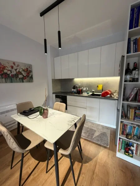 Tirane, jepet me qera apartament 2+1 Kati 1, 120 m² 700 € (Rruga 5 Maji)