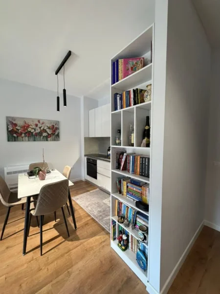 Tirane, jepet me qera apartament 2+1 Kati 1, 120 m² 700 € (Rruga 5 Maji)