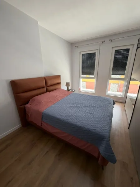 Tirane, jepet me qera apartament 2+1 Kati 1, 120 m² 700 € (Rruga 5 Maji)