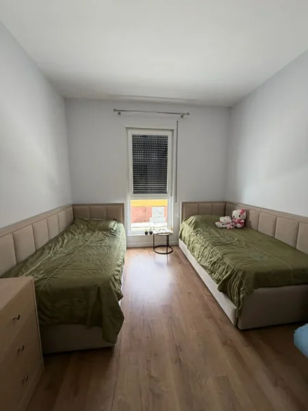 Tirane, jepet me qera apartament 2+1 Kati 1, 120 m² 700 € (Rruga 5 Maji)