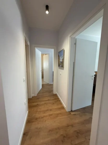 Tirane, jepet me qera apartament 2+1 Kati 1, 120 m² 700 € (Rruga 5 Maji)