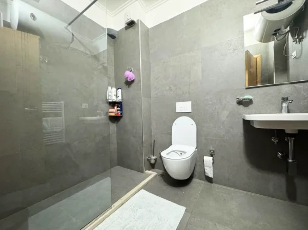 Tirane, shitet apartament 2+1 , 120 m² 270.000 € 