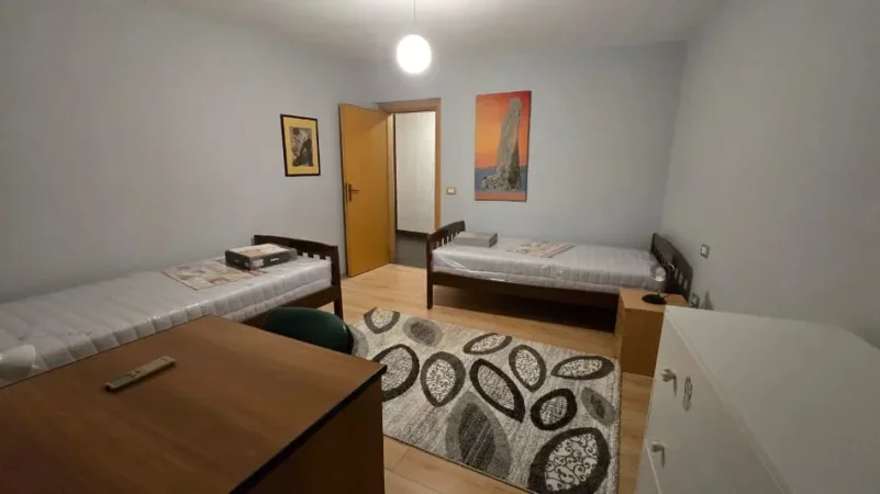Jepet me qera apartament 3+1+Ballkon900 € (Qender)