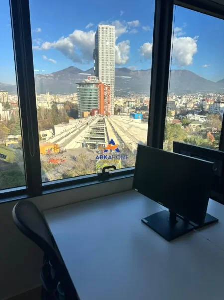 Tirane, jepet me qera zyre Kati 10, 450 m² 17.297 € (BLLOK)