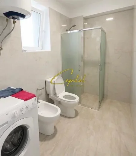 Tirane, jepet me qera apartament 2+1 Kati 2, 135 m² 950 € (PRESIDENCA)