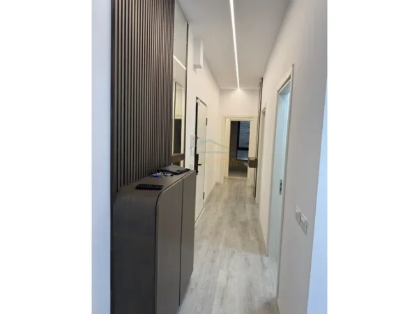 Tirane, jepet me qera apartament 2+1 Kati 1, 109 m² 850 € (Ish Dogana, Tirane)