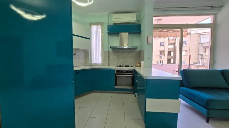 Tirane, jepet me qera apartament 2+1 Kati 3, 115 m² 750 € (Rruga Petro Nini Luarasi)