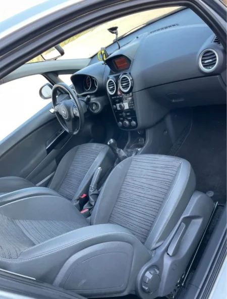 Elbasan, shitet makine Opel. Corsa. D Benzin, gri metalizato manuale Klima 200.000 km 4.500 €