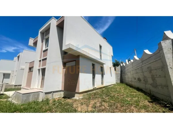 Tirane, shitet Vile 3+1 Kati 2, 335 m² 650.000 € 