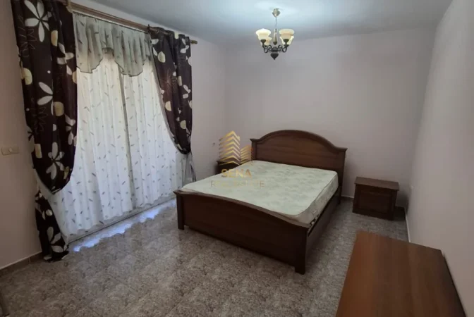 Tirane, jepet me qera apartament 2+1+Aneks Kati 8, 100 m² 850 € (Komuna e Parisit)