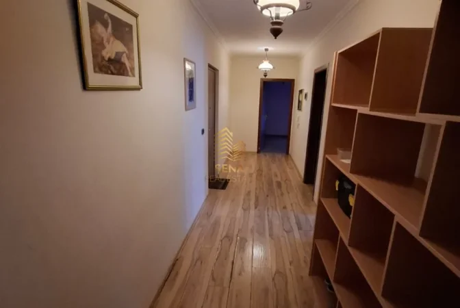Tirane, jepet me qera apartament 2+1+Aneks Kati 8, 100 m² 850 € (Komuna e Parisit)