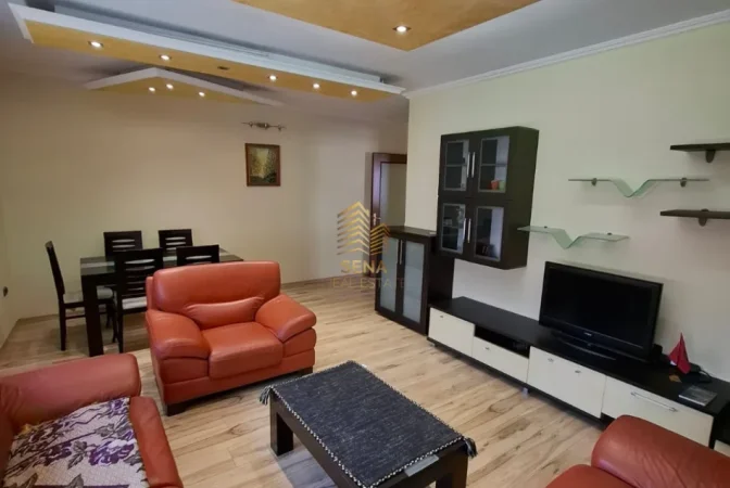 Tirane, jepet me qera apartament 2+1+Aneks Kati 8, 100 m² 850 € (Komuna e Parisit)