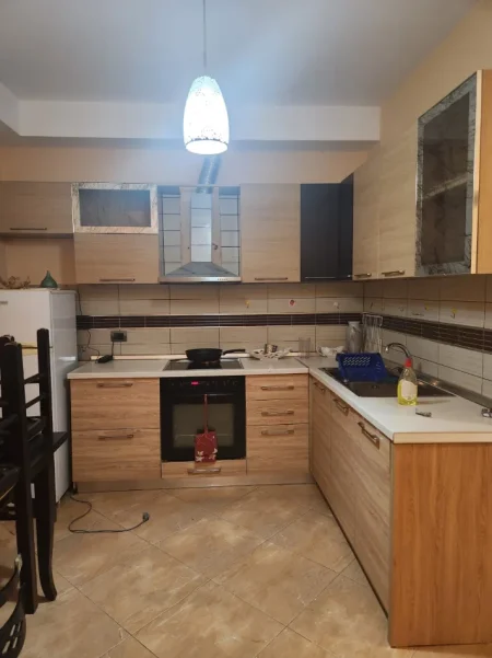 Tirane, jepet me qera apartament 1+1 Kati 4, 63 m² 380 € (Pasticeri Melisa ne Fresk)