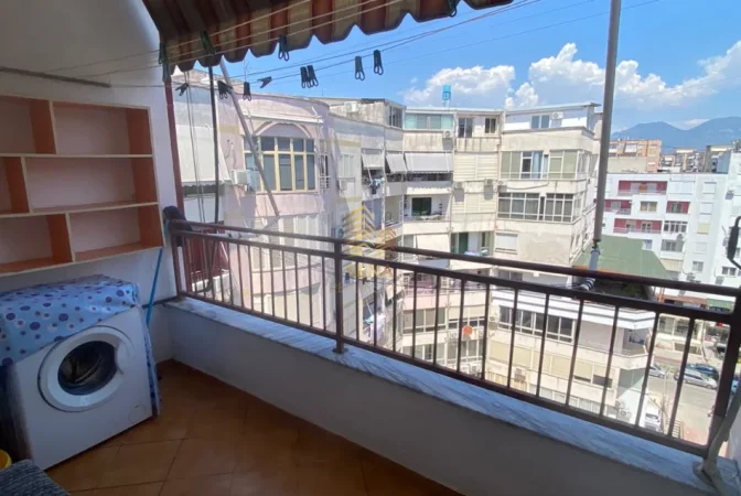 Tirane, jepet me qera apartament 1+1+Ballkon Kati 8, 60 m² 450 € (Astir)