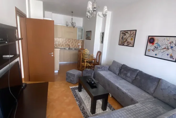 Tirane, jepet me qera apartament 1+1+Ballkon Kati 8, 60 m² 450 € (Astir)