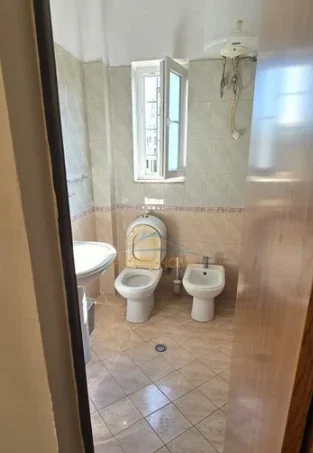 Tirane, shitet apartament 2+1 Kati 4, 65 m² 158.000 € (Rruga Muhamet Gjollesha)